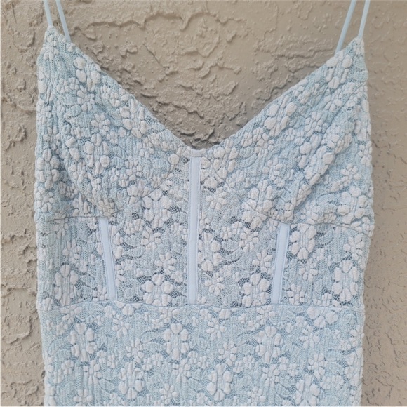 Astr The Label Dusty Blue Lace Midi Dress, new - Picture 10 of 13